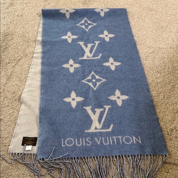 LV Reykjavik Scarf - Picture 1 of 3